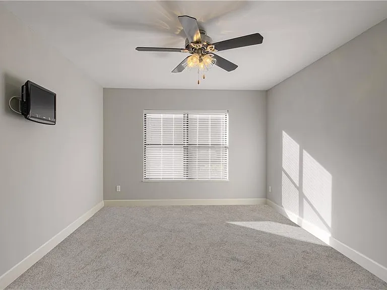 920 Washington St #206 — Photo 8
