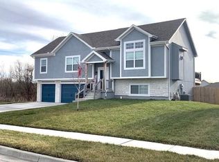 1401 Bristol Ave, Raymore, MO 64083