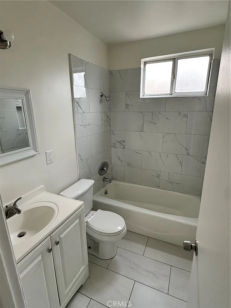 2 bed, 700 sqft, $2,595 — Photo 3
