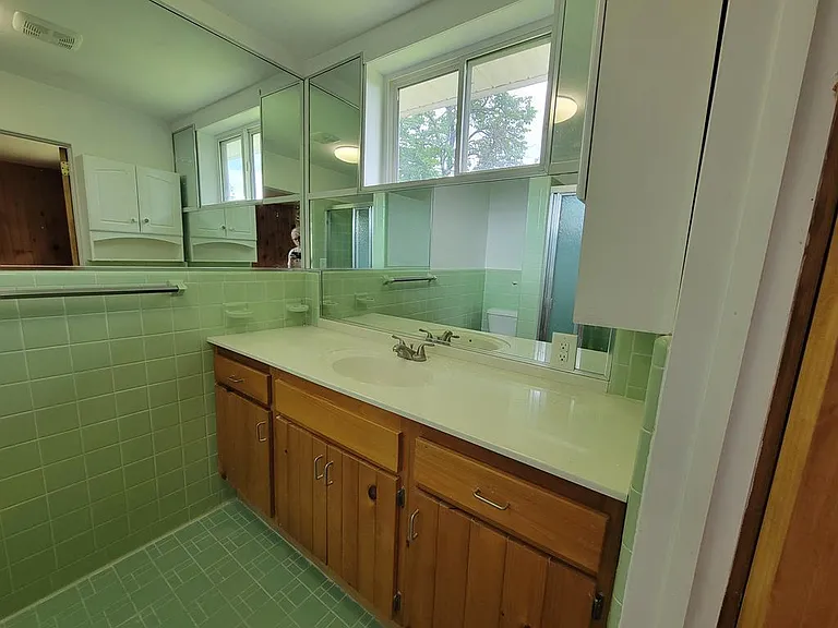 176 Riverside Dr — Photo 22