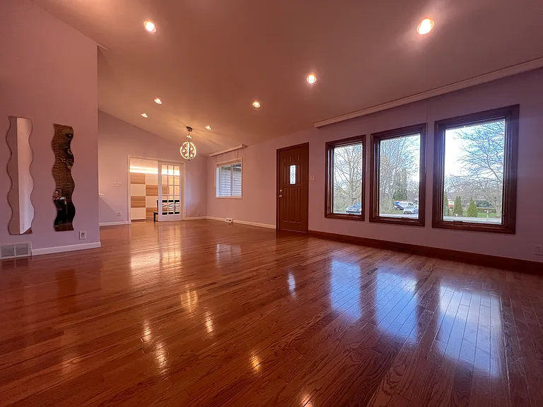 10103 N Greenview Dr — Photo 3