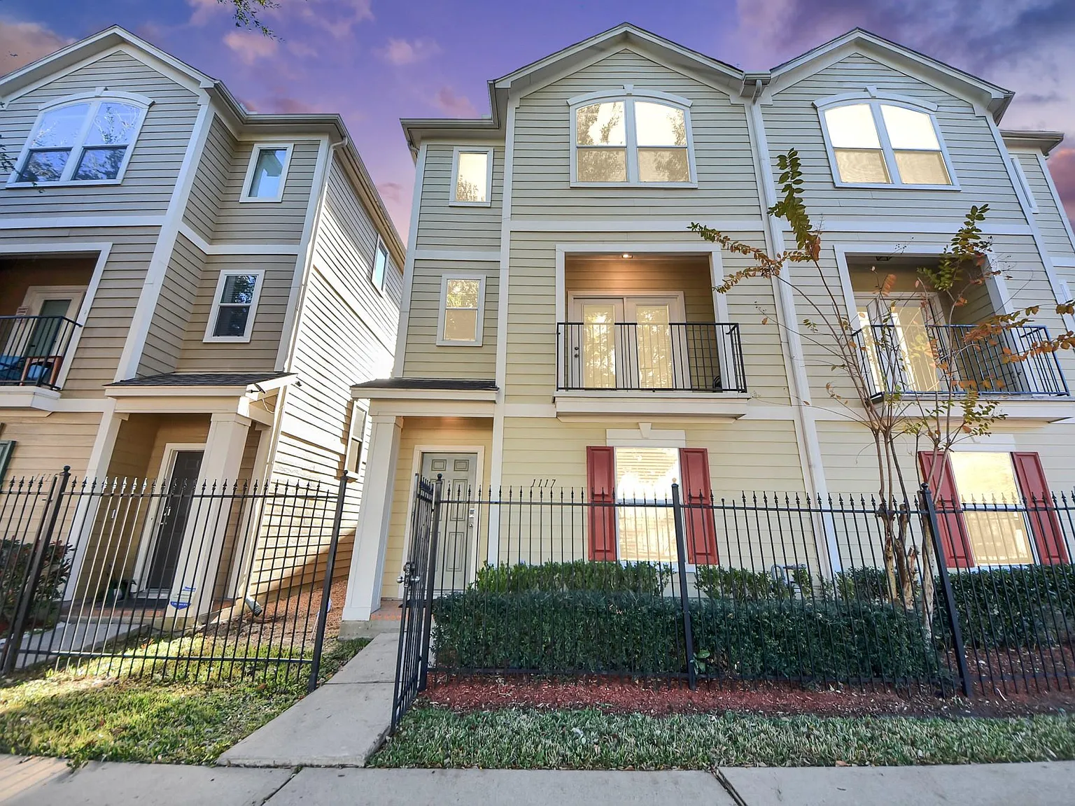 3 bed, 2.5 bath, 2099 sqft, $2,450 — Photo 1