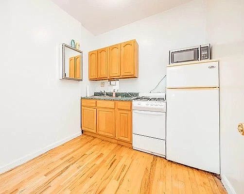 3rd image of 133 Meserole St APT 1A