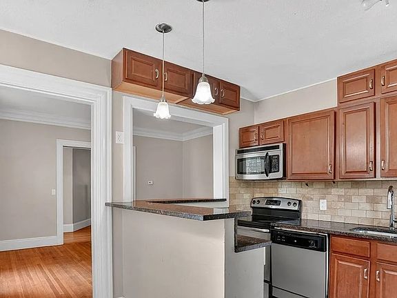 3rd image of 583 Watertown St #1