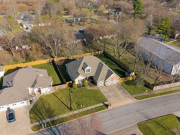 4th image of 922 N Ridgemont Road