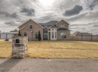1113 Elizabeth Dr, Checotah, OK 74426