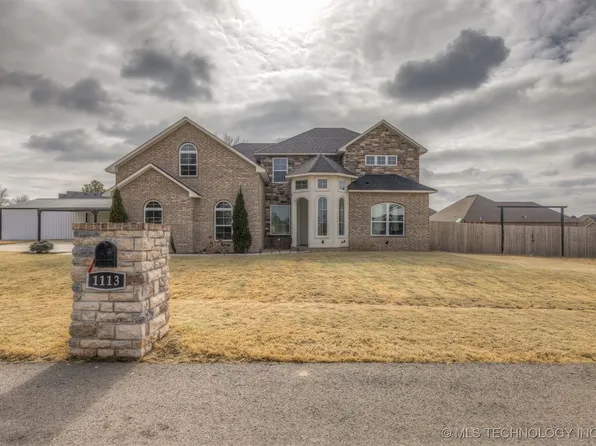 1113 Elizabeth Dr, Checotah, OK 74426