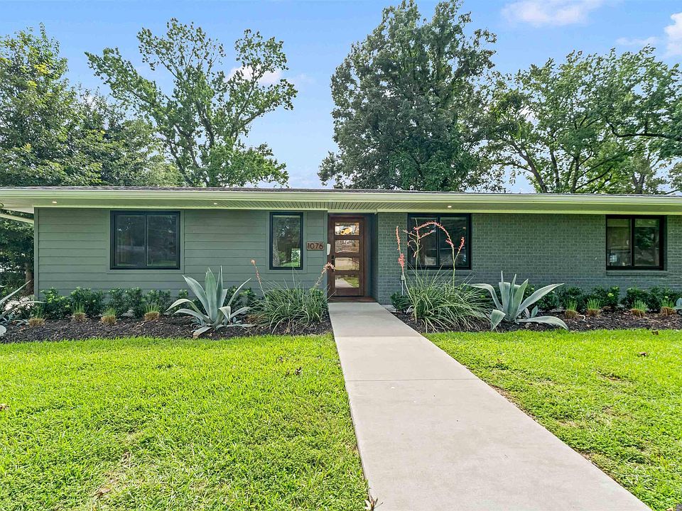 1st image of 1076 Denbo Dr