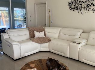1076 Rotonda Cir, Rotonda West, FL 33947