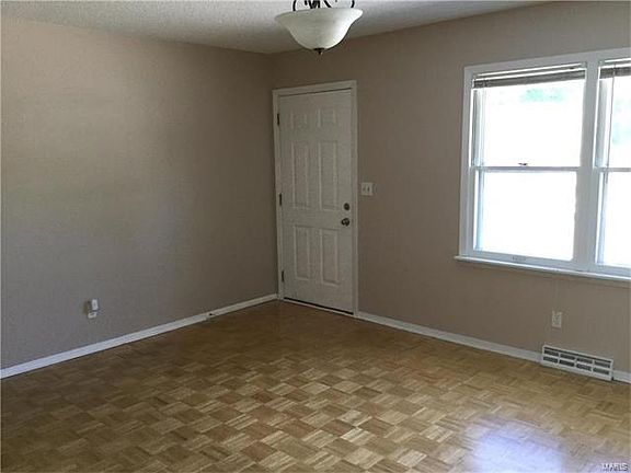 3rd image of 610 W Roosevelt Ave