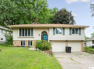 9557 Taylor St, Omaha, NE 68134