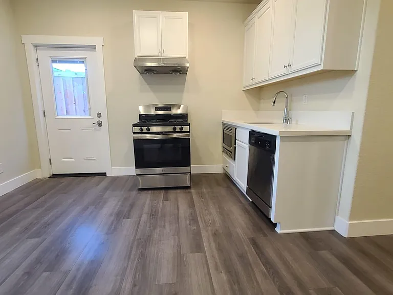 2079 1/2 Brahms Ct — Photo 1