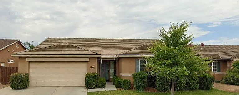 748 S Douglas Ave — Photo 1