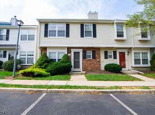 382 Inwood Ct, Somerset, NJ