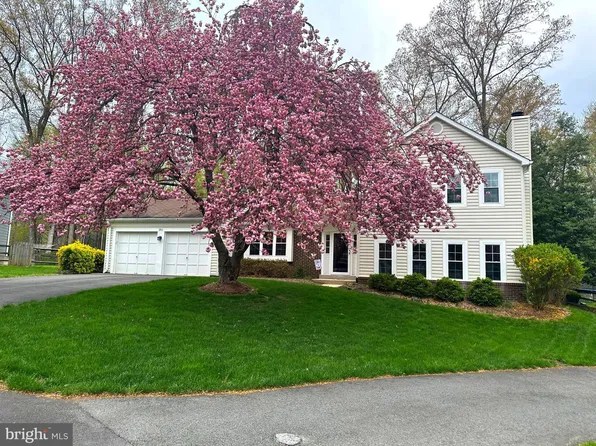 5911 Oak Leather Dr, Burke, VA 22015