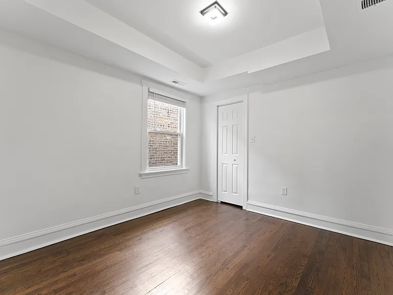 W Cornelia Ave — Photo 19