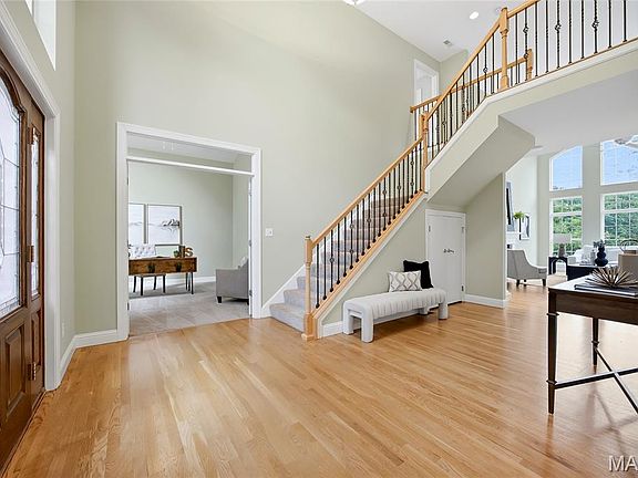 3rd image of 759 Heatherstone Dr