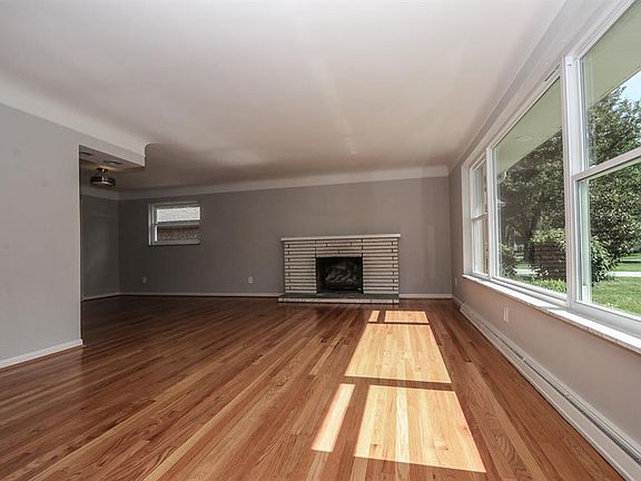 4th image of 9831 Knollbrook Ter