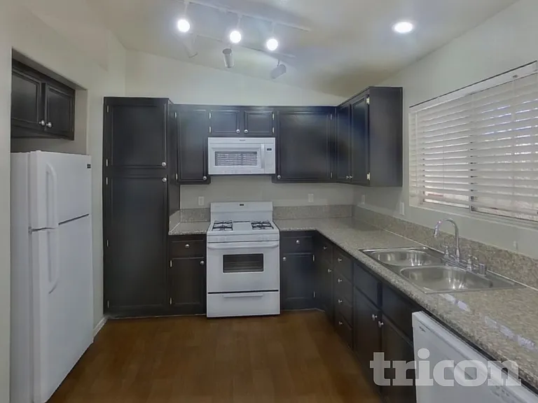 2801 Sing Song Way — Photo 5