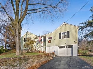 1 Hollow Tree Rd, Norwalk, CT 06854
