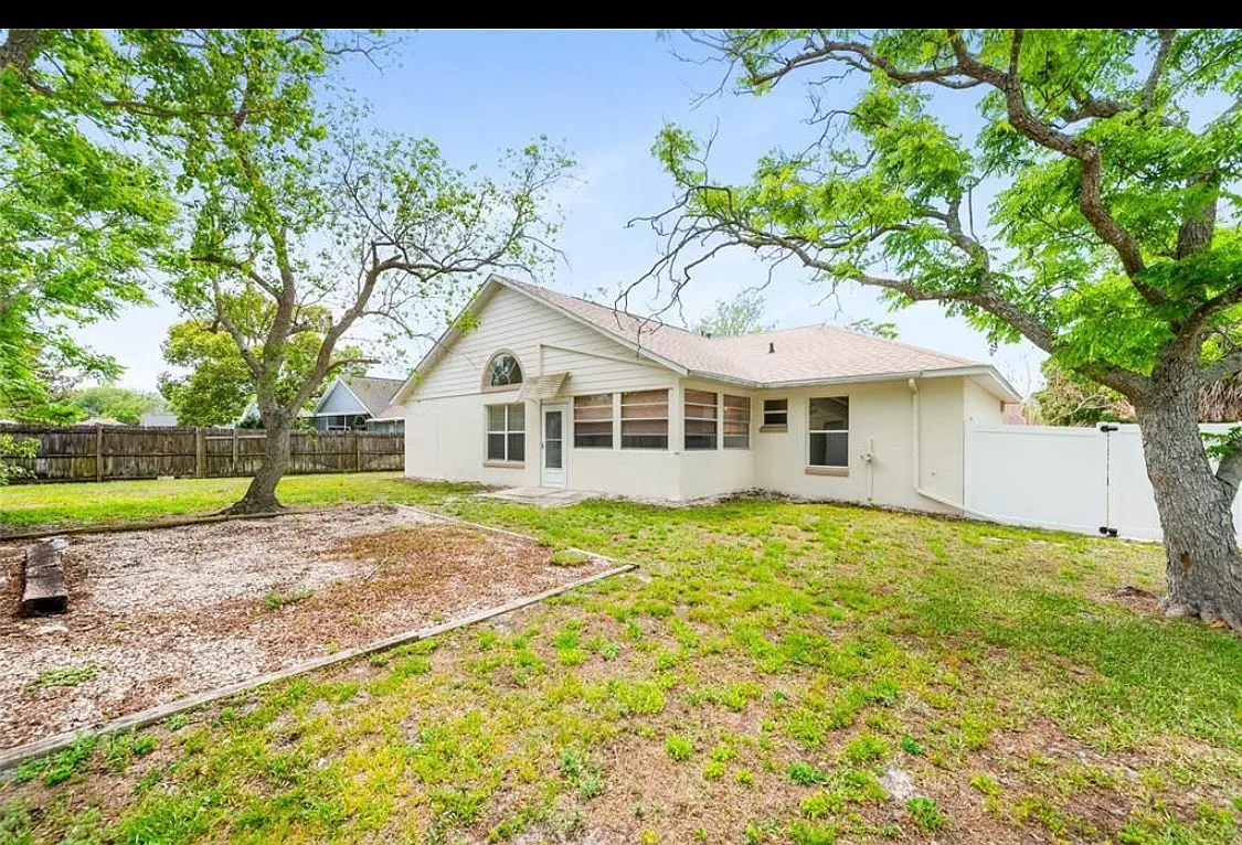 3 bed, 1738 sqft, $2,400 — Photo 4