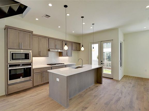 3rd image of 3303 Cantwell Ln