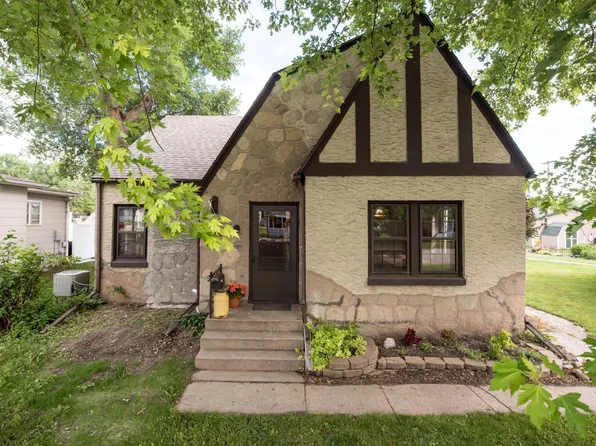 14 E 1st St, Morris, MN 56267