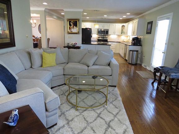 3rd image of 20789 Meadowbrook Dr