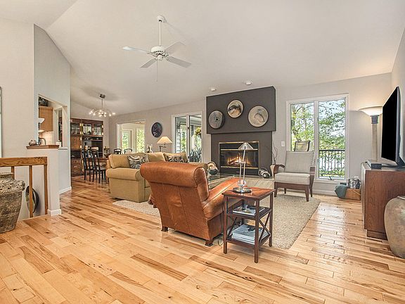 4th image of 1167 Rawson Ln