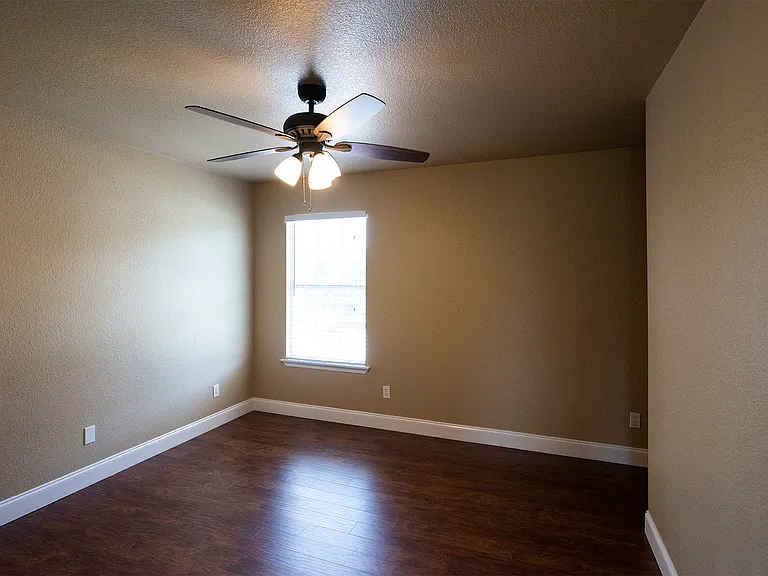 139 Northaven St — Photo 6