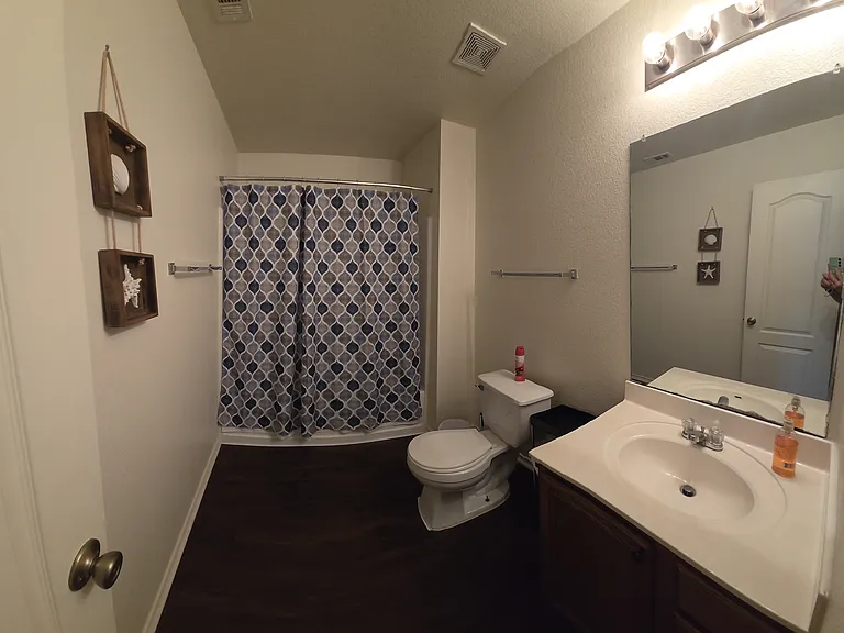 Second Floor Shared Full Bathroom