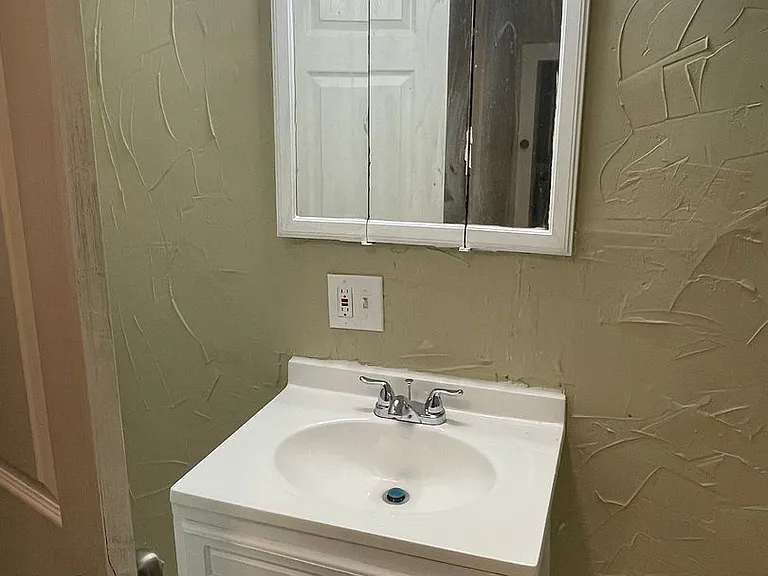 2228 Washington Ave — Photo 9