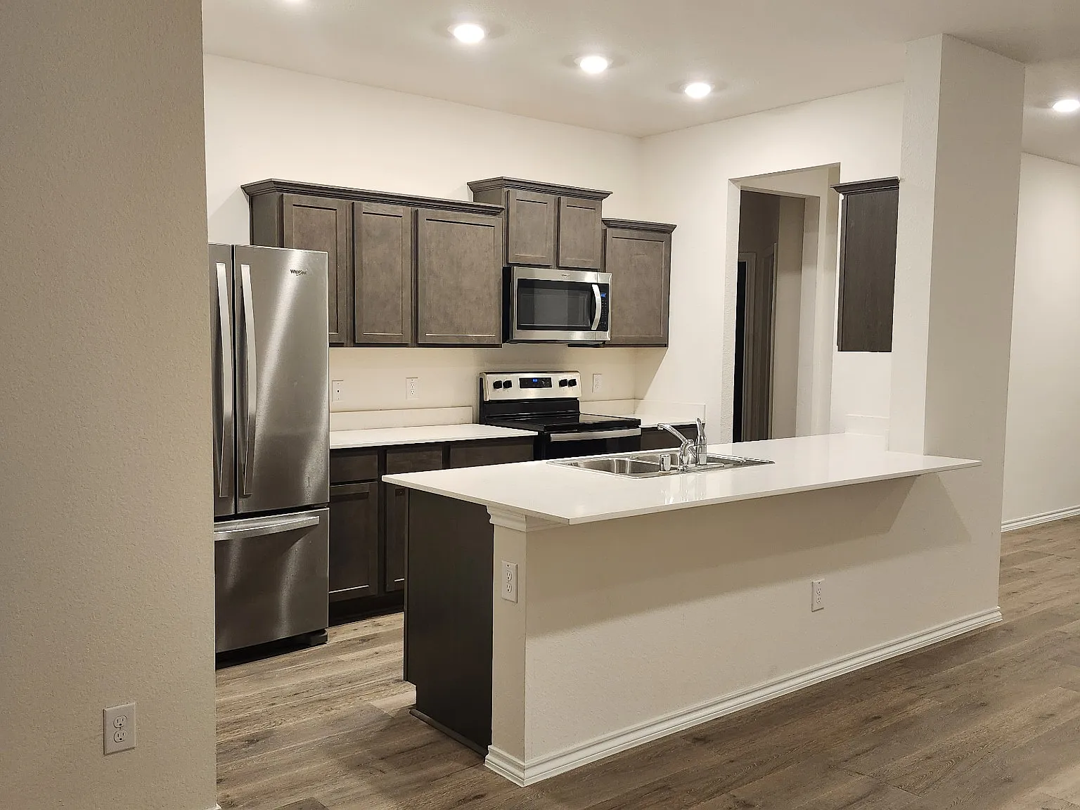 3 bed, 1259 sqft, $2,100 — Photo 3