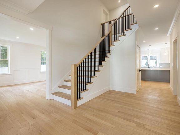 4th image of 526 Marrett Rd