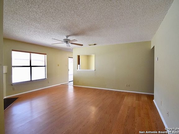 3rd image of 15567 Knollglade