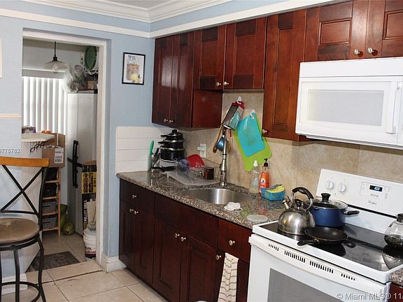 3rd image of 215 NW 17th St