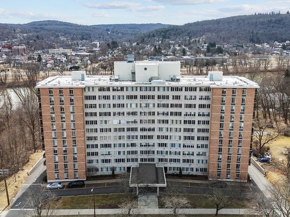 5 Riverside Dr APT 205