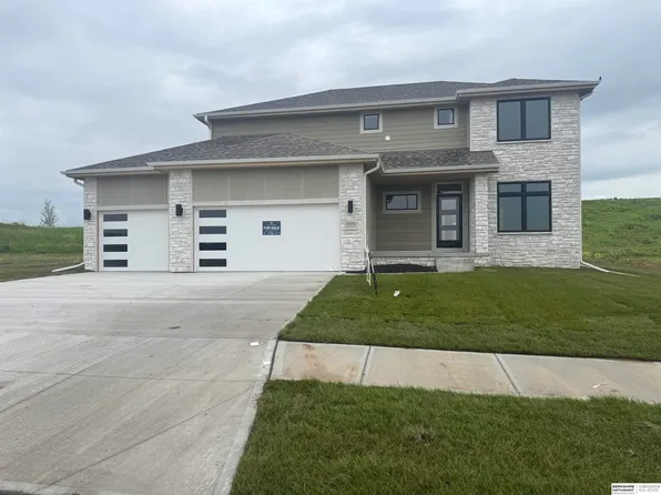 18552 Sycamore Dr, Gretna, NE 68028