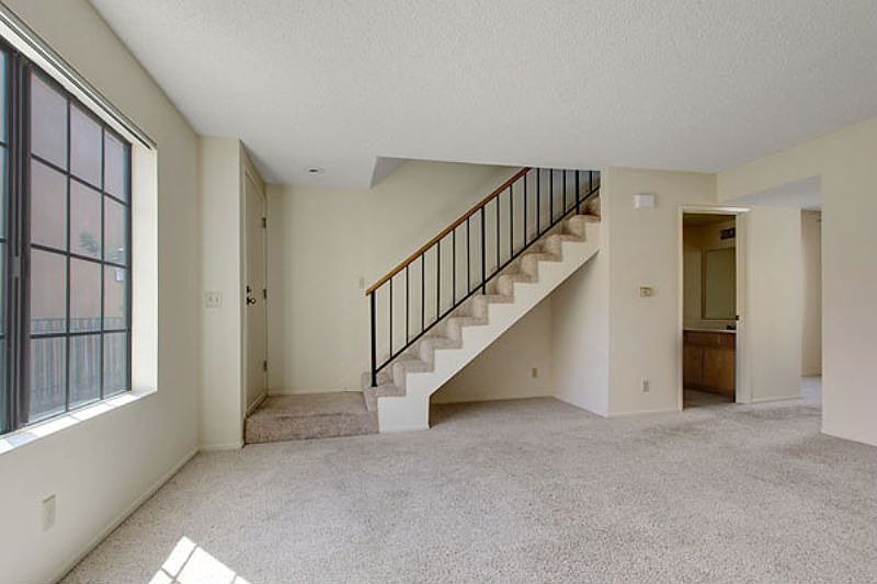 2nd image of 18641 Saticoy St APT 2
