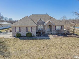16311 N County Farm Ln, Mount Vernon, IL 62864