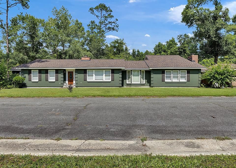 1st image of 1306 Woodland Way