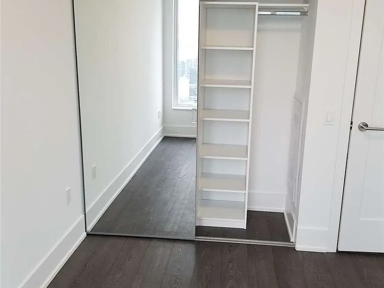 10 York St #6212 — Photo 22