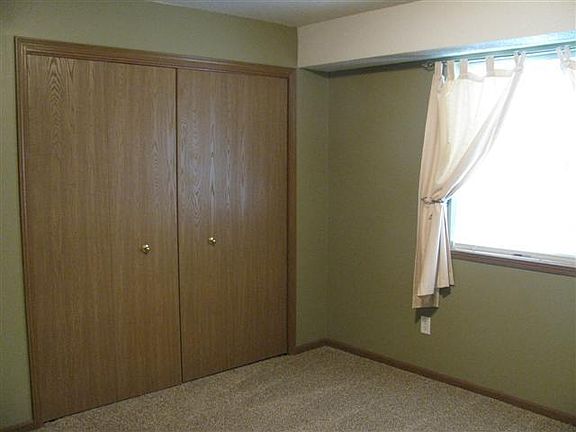5th image of 560 Penn Ct Unit 1