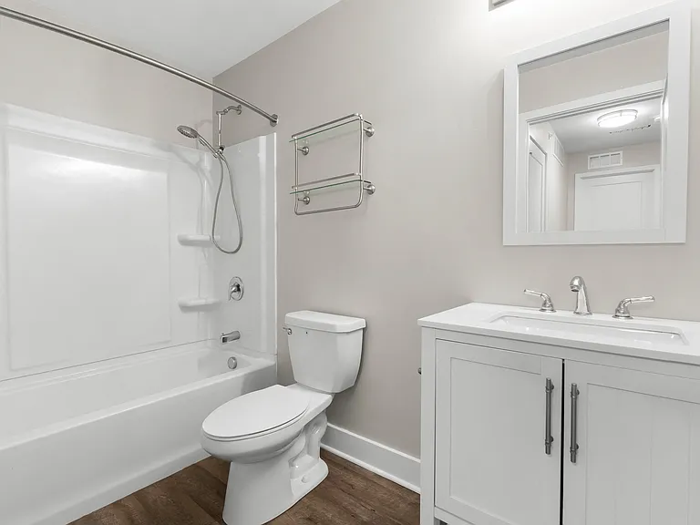 Westlake Place Apartments — Photo 14