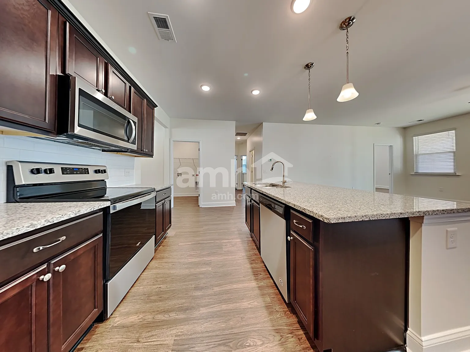 3 bed, 2.0 bath, 1605 sqft, $2,325 — Photo 3