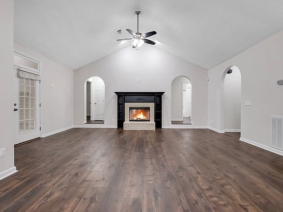 2nd image of 1529 Copperfield Cir