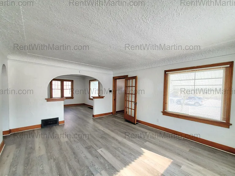 137 Hope Ave — Photo 3