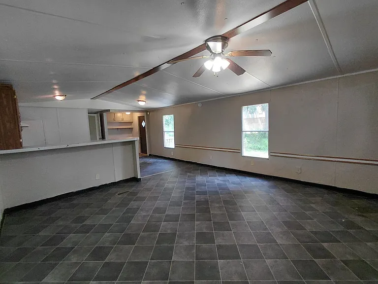 20899 Hampton Dr — Photo 10