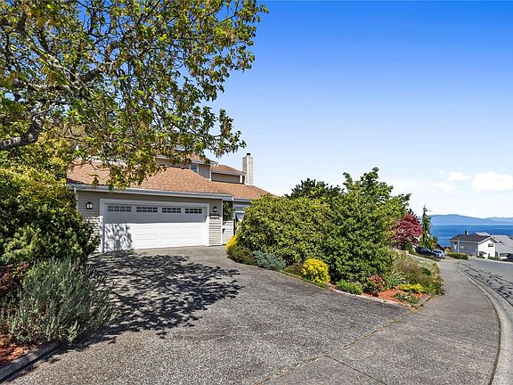 3rd image of 3653 Glen Oaks Dr