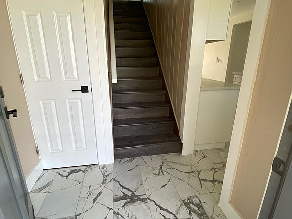 2nd image of 609 N Poplar Ave